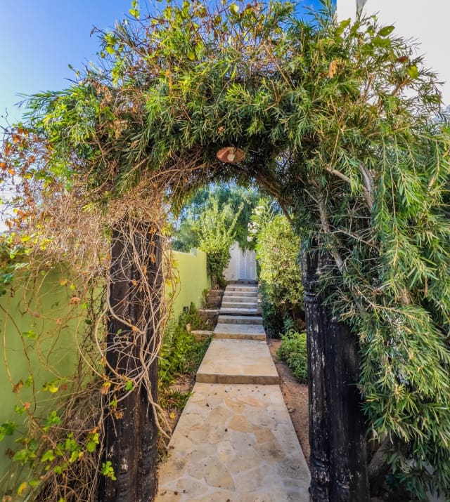 15 bedroom Villa for sale in Cap Martinet with pool garage - € 5,250,000 (Ref: 8464301)