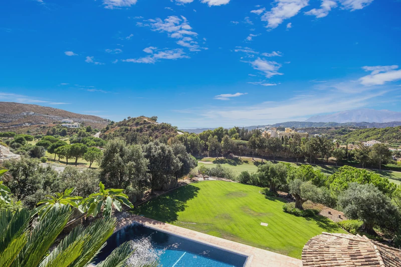4 bedroom Villa for sale in Marbella with pool garage - € 3,250,000 (Ref: 8464302)