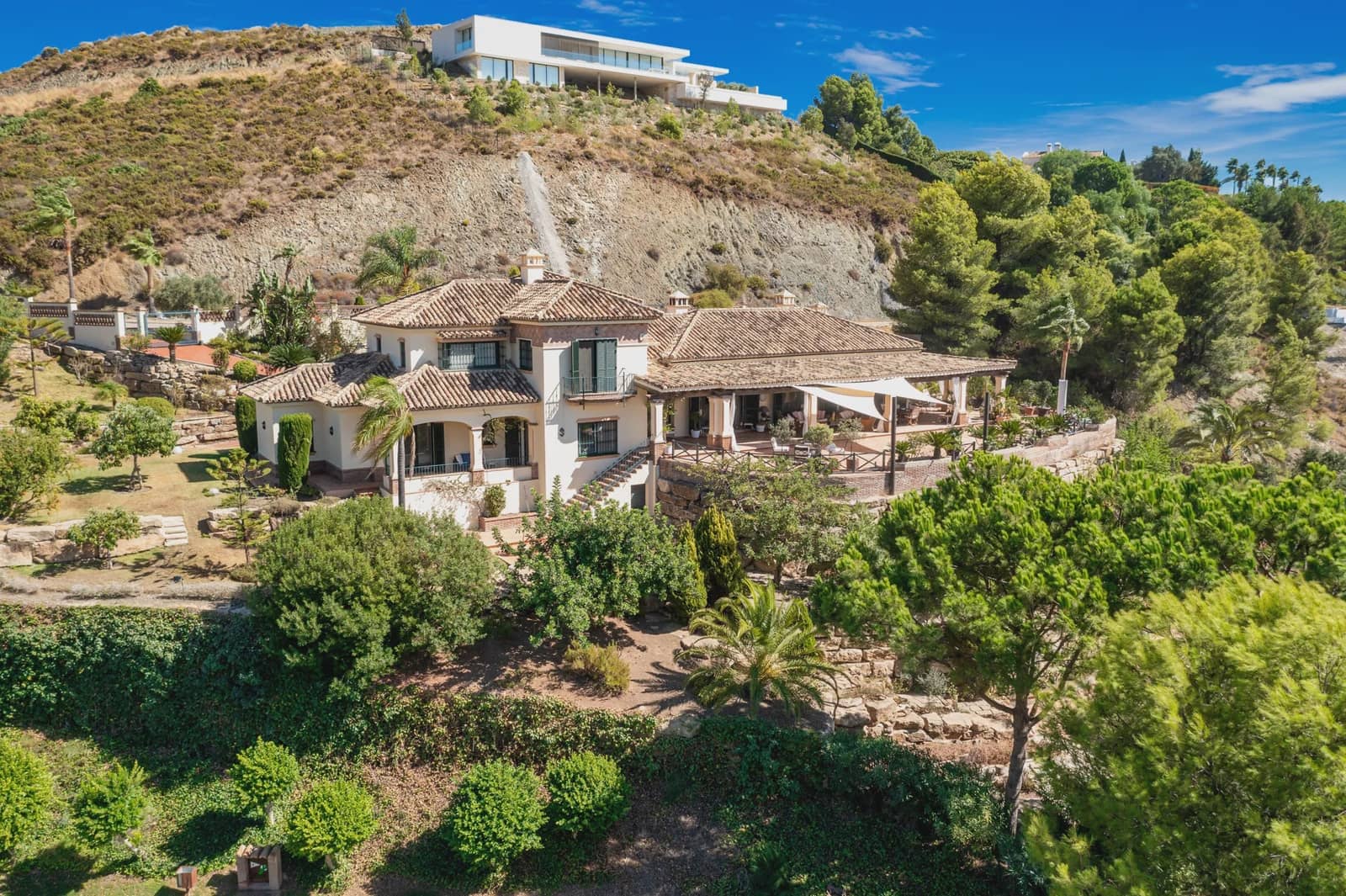 4 bedroom Villa for sale in Marbella with pool garage - € 3,250,000 (Ref: 8464302)