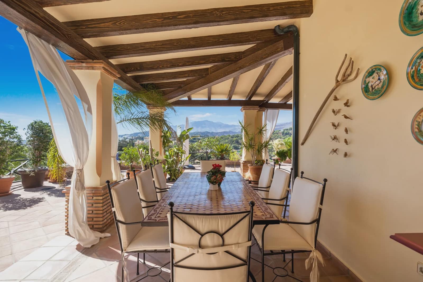 4 bedroom Villa for sale in Marbella with pool garage - € 3,250,000 (Ref: 8464302)