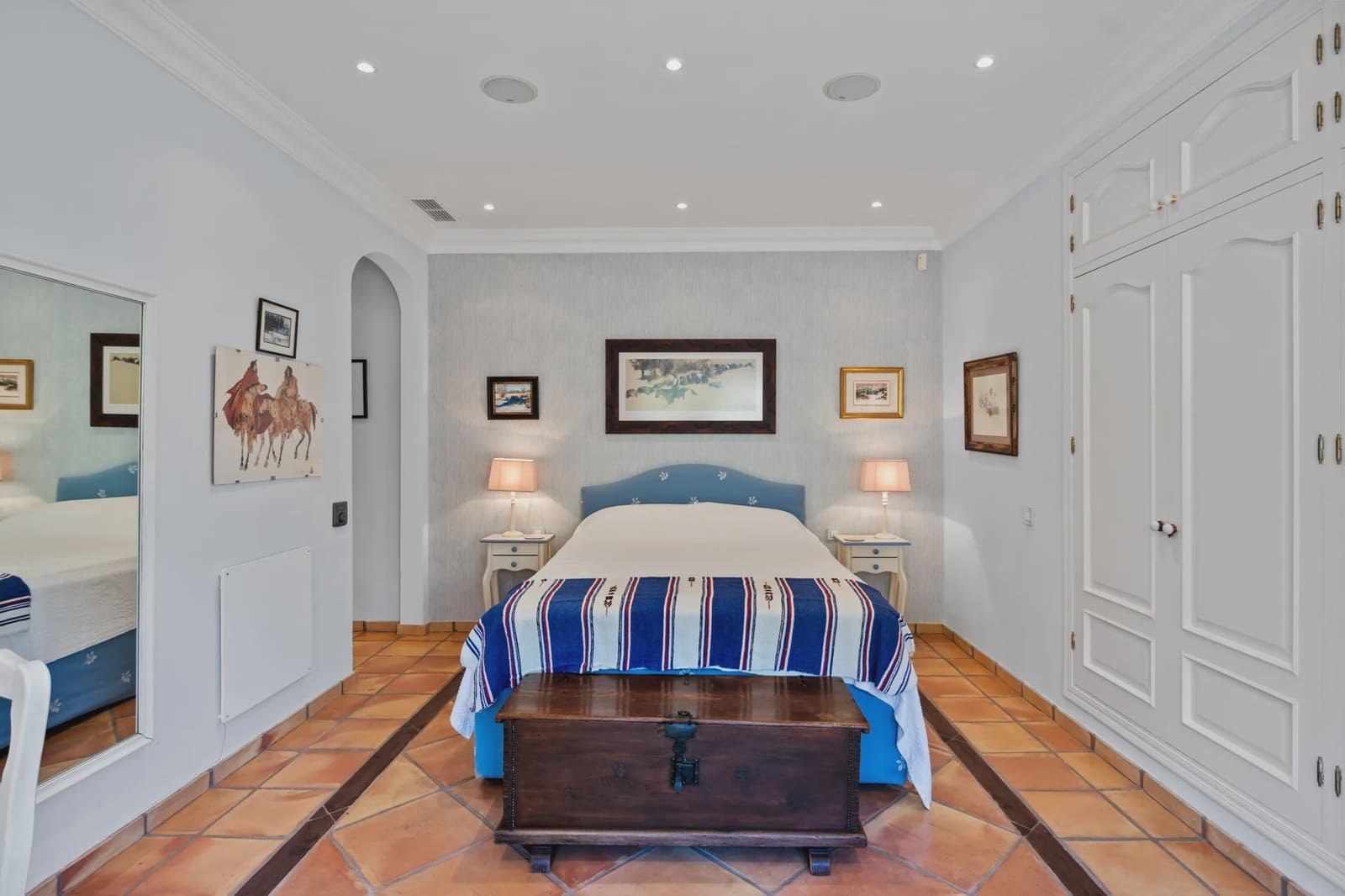 4 bedroom Villa for sale in Marbella with pool garage - € 3,250,000 (Ref: 8464302)