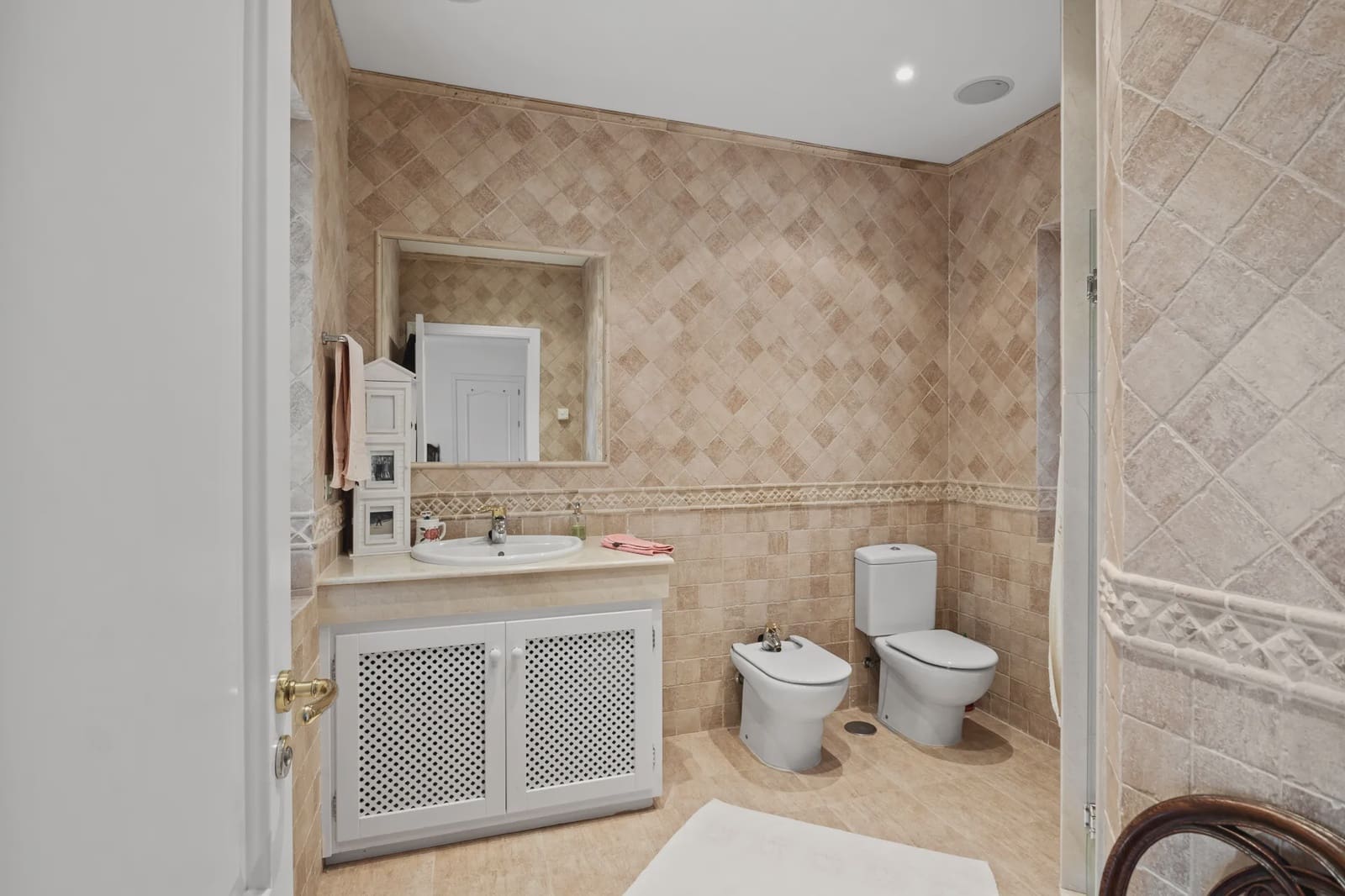 4 bedroom Villa for sale in Marbella with pool garage - € 3,250,000 (Ref: 8464302)