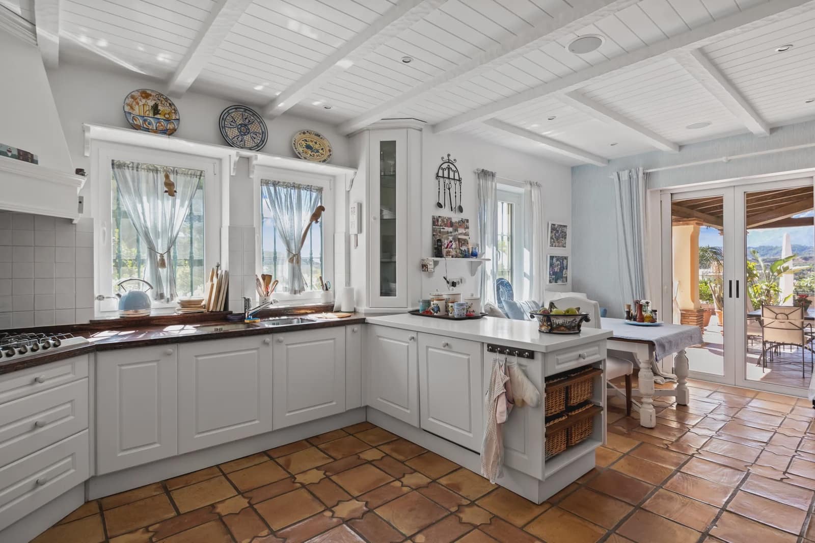 4 bedroom Villa for sale in Marbella with pool garage - € 3,250,000 (Ref: 8464302)