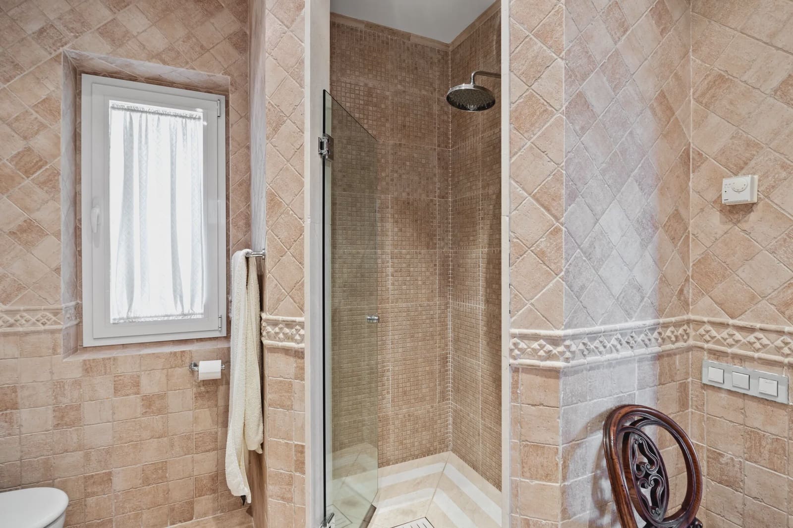 4 bedroom Villa for sale in Marbella with pool garage - € 3,250,000 (Ref: 8464302)