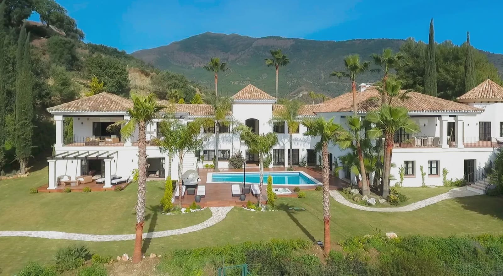 6 bedroom Villa for sale in Marbella with pool garage - € 3,700,000 (Ref: 8464303)