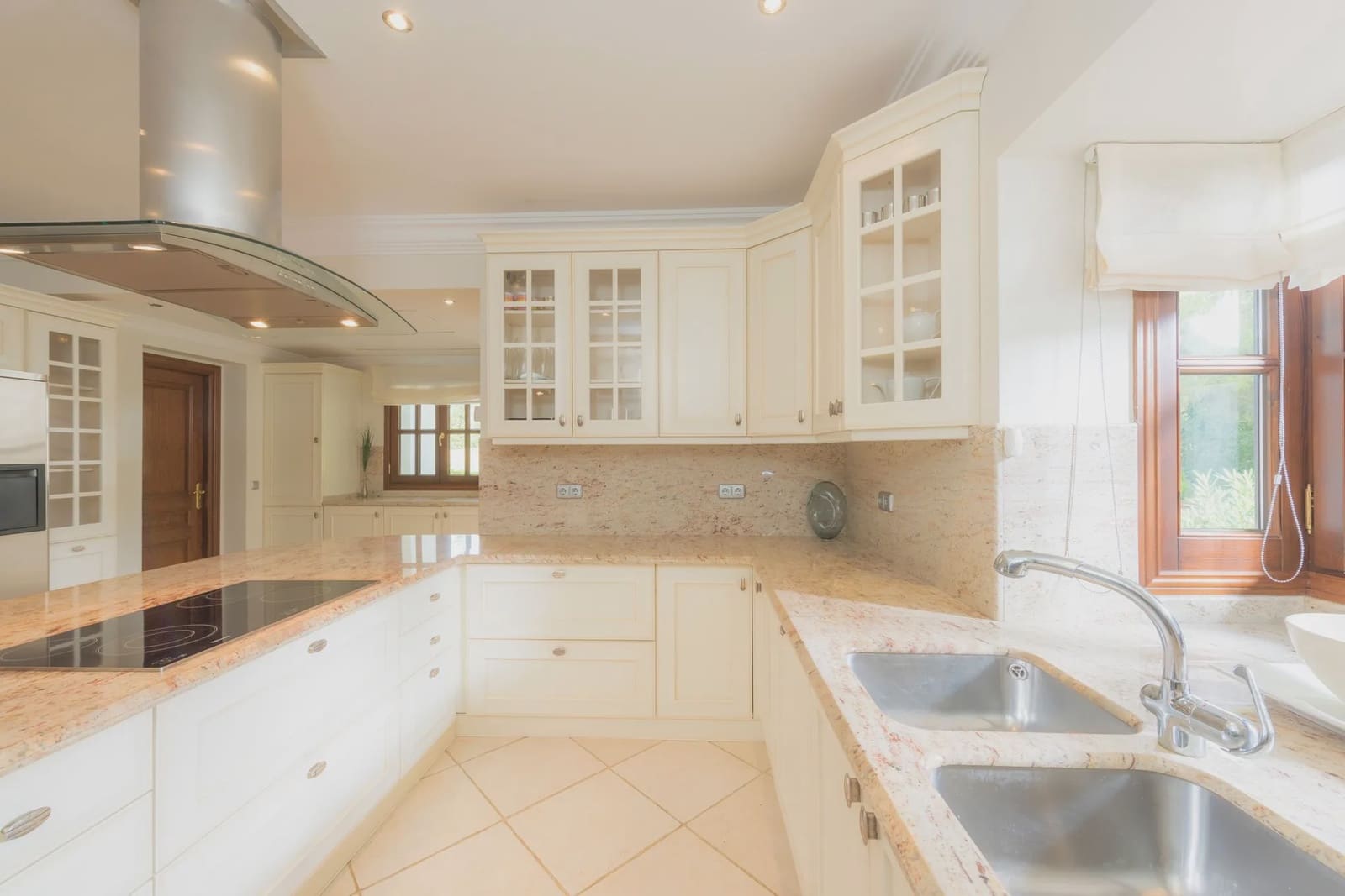 6 bedroom Villa for sale in Marbella with pool garage - € 3,700,000 (Ref: 8464303)