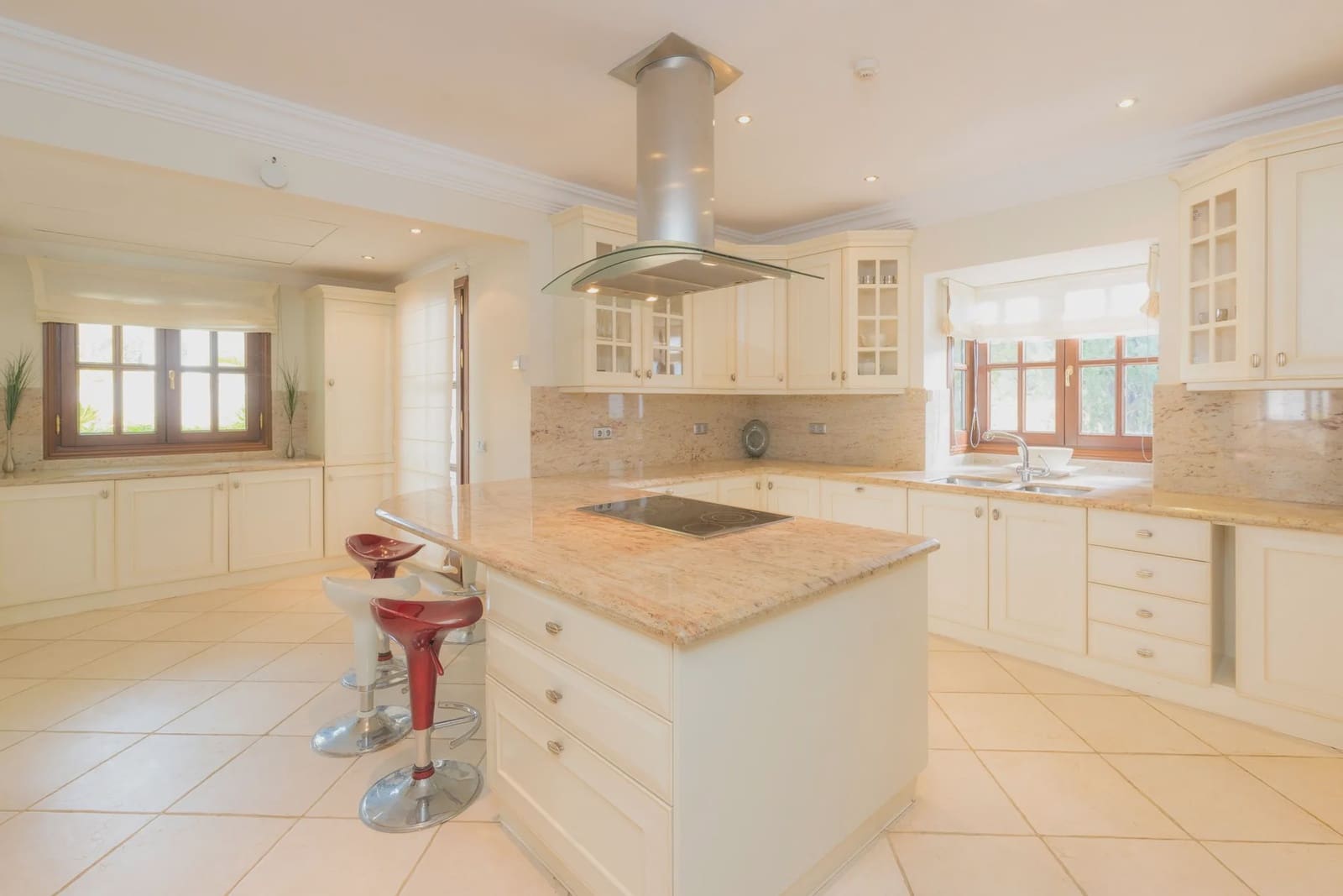 6 bedroom Villa for sale in Marbella with pool garage - € 3,700,000 (Ref: 8464303)