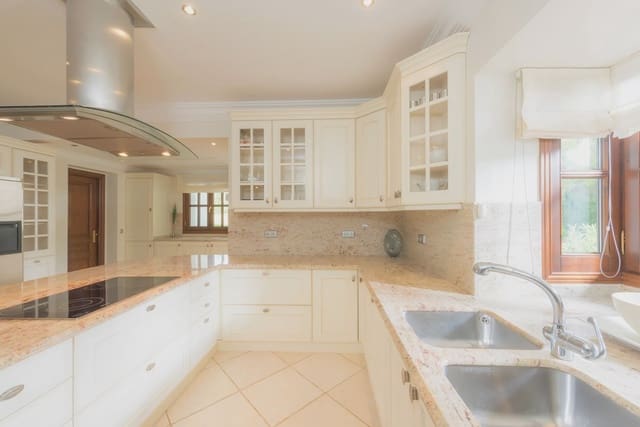 6 bedroom Villa for sale in Marbella with pool garage - € 3,700,000 (Ref: 8464303)