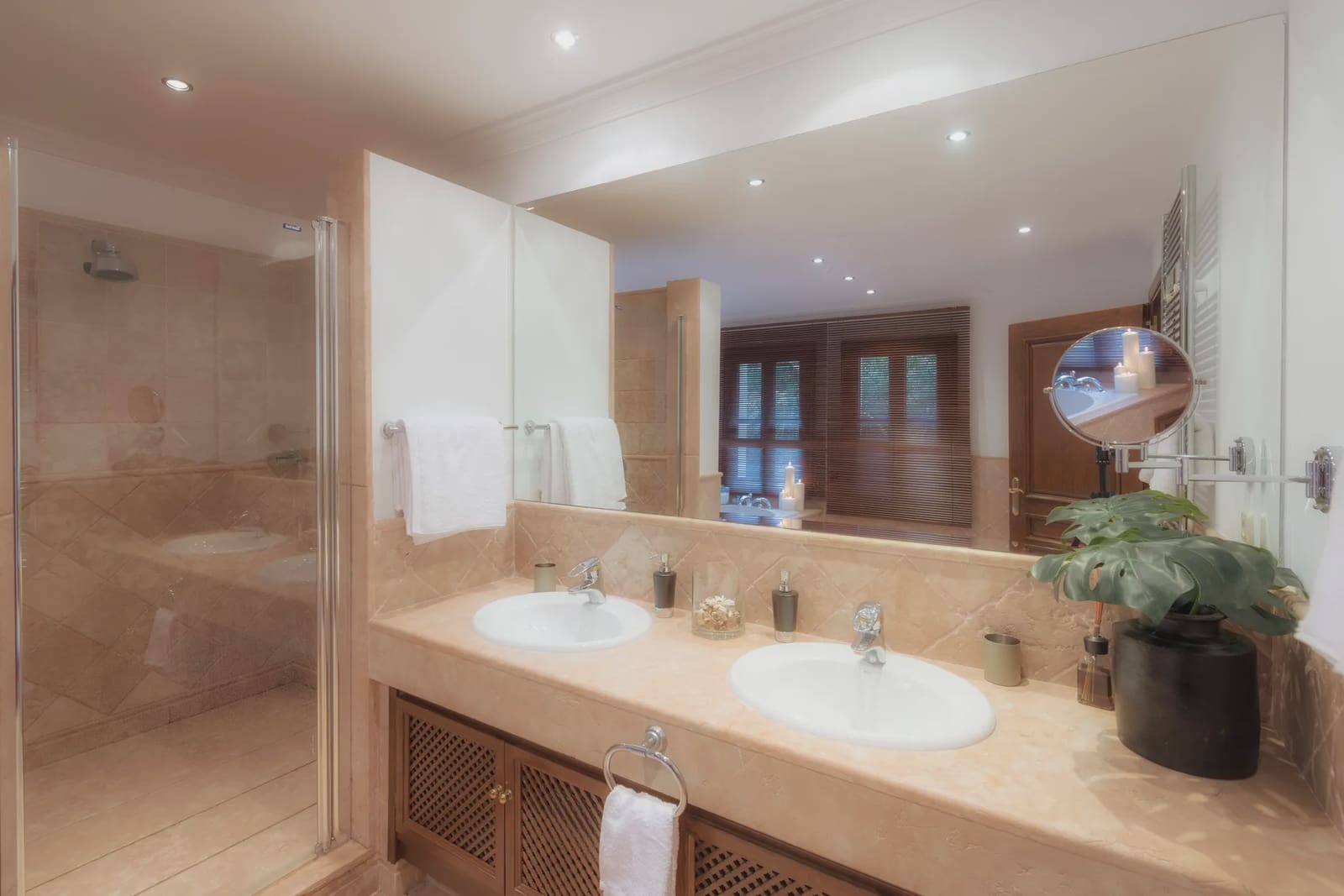 6 bedroom Villa for sale in Marbella with pool garage - € 3,700,000 (Ref: 8464303)