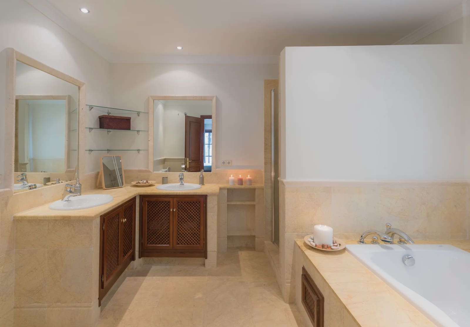 6 bedroom Villa for sale in Marbella with pool garage - € 3,700,000 (Ref: 8464303)