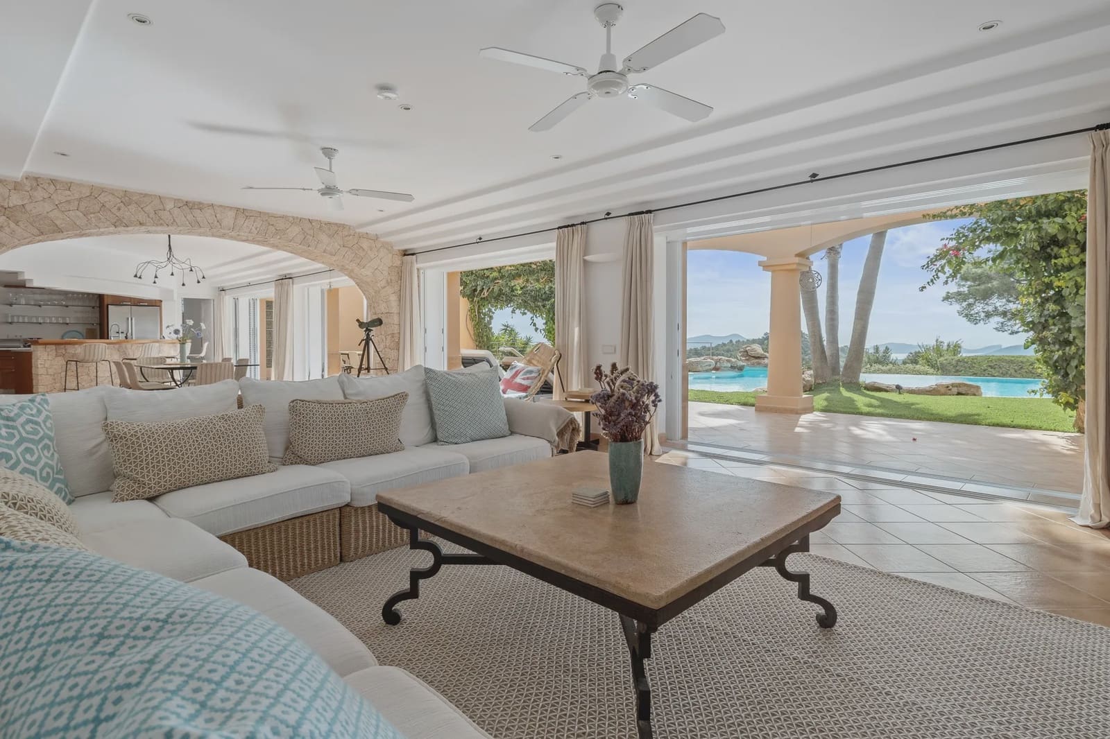 5 soveværelse Villa til salg i Es Cubells med swimmingpool garage - € 5.900.000 (Ref: 8464304)