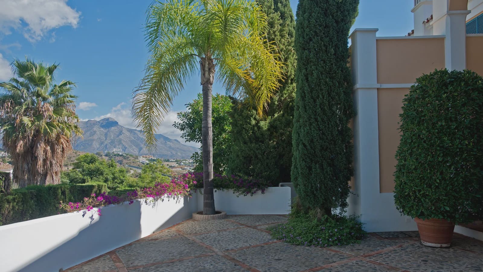 10 soverom Villa til salgs i Marbella med svømmebasseng garasje - € 4 995 000 (Ref: 8464311)