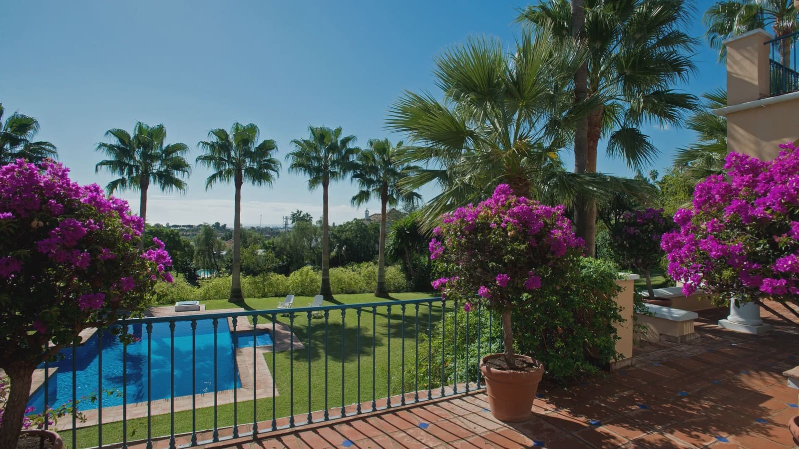 10 soverom Villa til salgs i Marbella med svømmebasseng garasje - € 4 995 000 (Ref: 8464311)