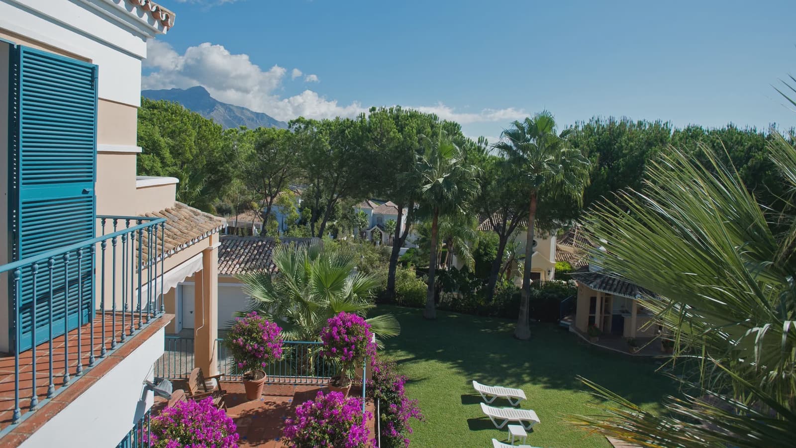 10 soverom Villa til salgs i Marbella med svømmebasseng garasje - € 4 995 000 (Ref: 8464311)