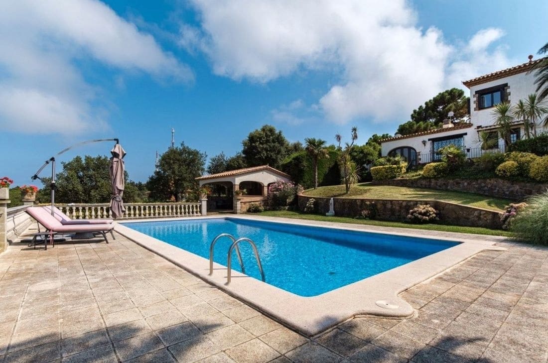 4 soveværelse Finca/Landehus til salg i Castell d'Aro med swimmingpool garage - € 1.250.000 (Ref: 8464330)