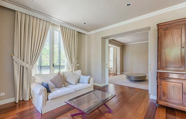 9 makuuhuone Huvila myytävänä paikassa Barcelona kaupunki mukana uima-altaan 
autotalli - 7 950 000 € (Ref: 8464343)