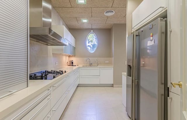 9 makuuhuone Huvila myytävänä paikassa Barcelona kaupunki mukana uima-altaan 
autotalli - 7 950 000 € (Ref: 8464343)