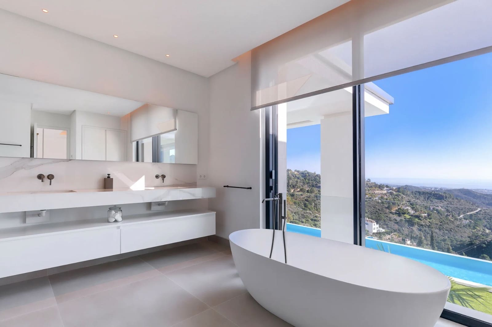 6 soverom Villa til salgs i Marbella med svømmebasseng garasje - € 6 950 000 (Ref: 8464344)