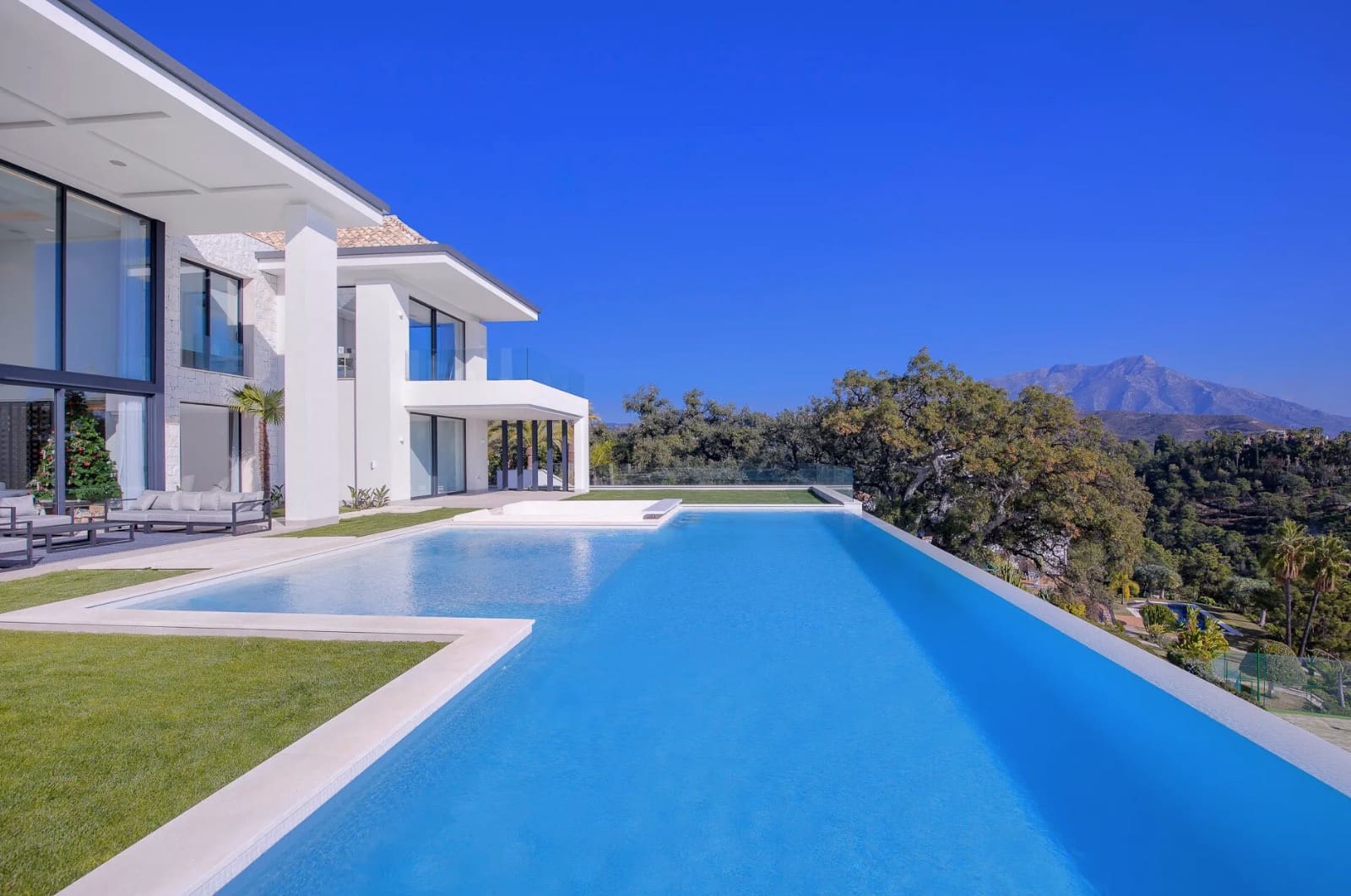 6 soverom Villa til salgs i Marbella med svømmebasseng garasje - € 6 950 000 (Ref: 8464344)