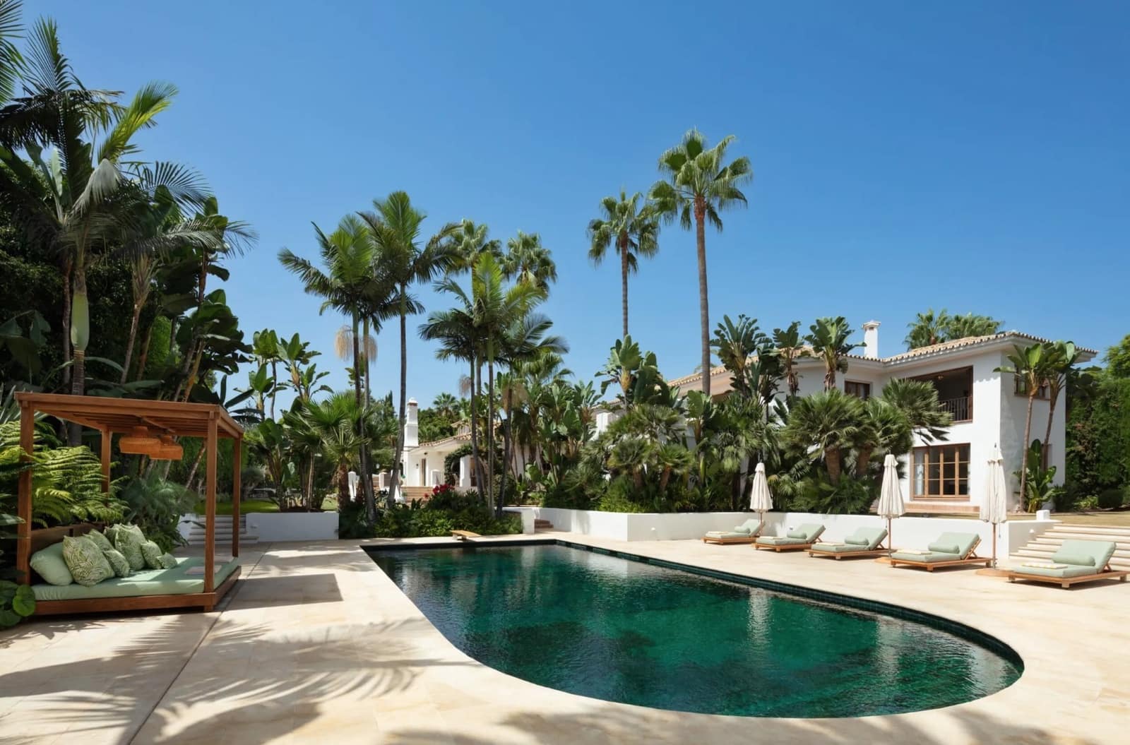 8 bedroom Villa for sale in Marbella with pool garage - € 28,900,000 (Ref: 8464346)