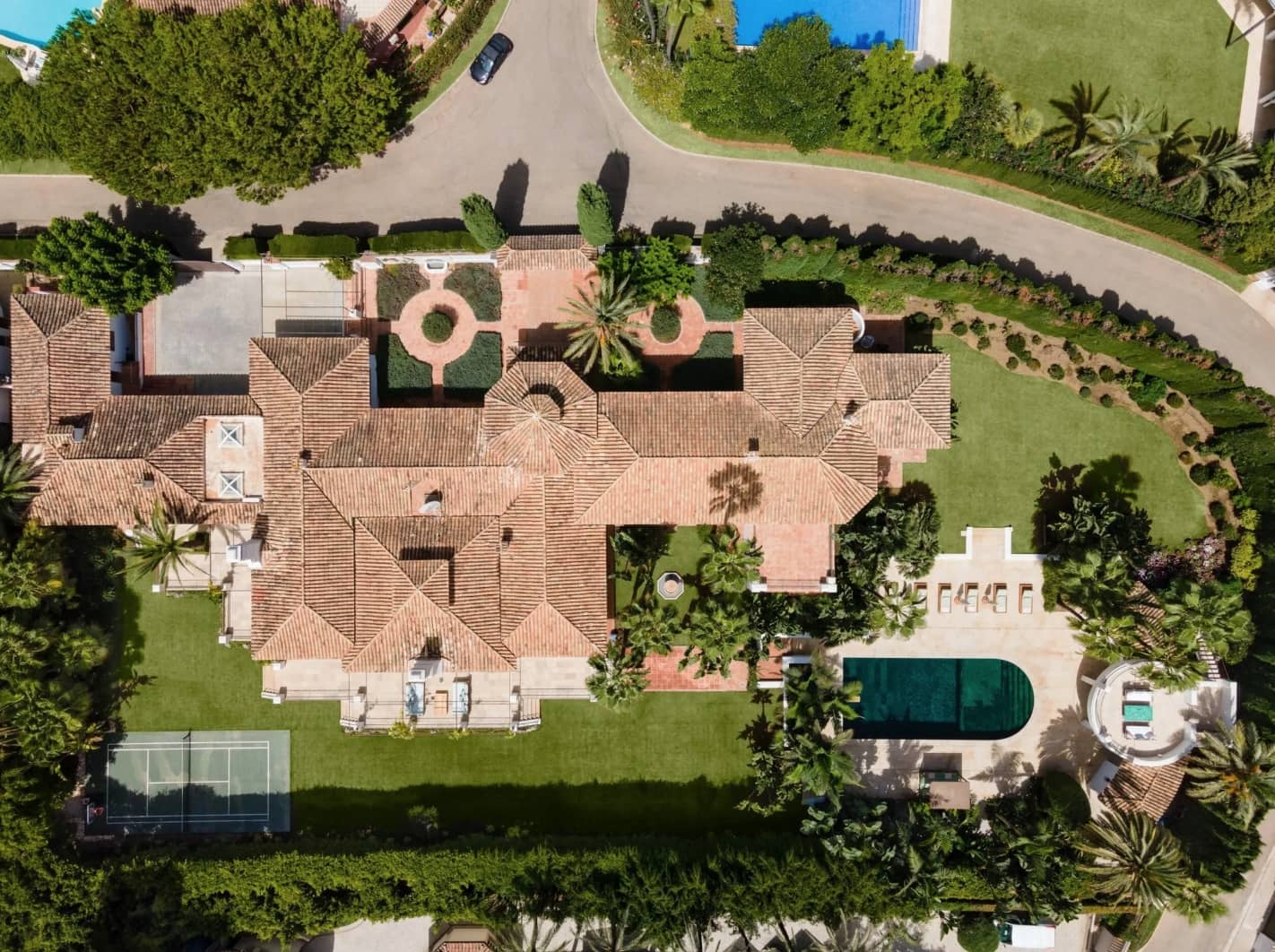 8 bedroom Villa for sale in Marbella with pool garage - € 28,900,000 (Ref: 8464346)