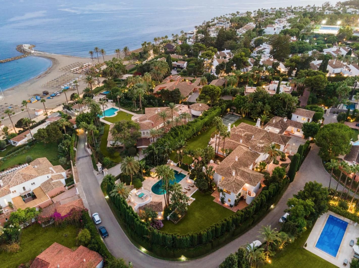 8 bedroom Villa for sale in Marbella with pool garage - € 28,900,000 (Ref: 8464346)