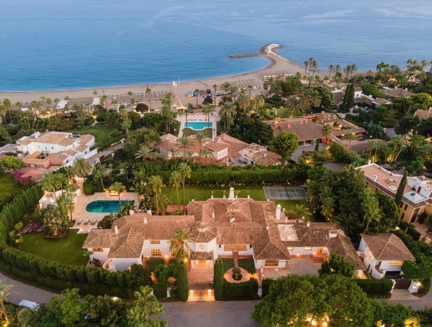 8 bedroom Villa for sale in Marbella with pool garage - € 28,900,000 (Ref: 8464346)