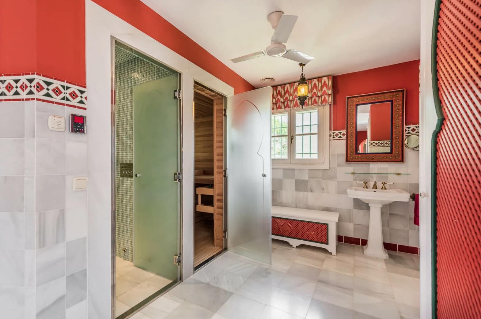 8 sypialnia Willa na sprzedaż w Marbella z basenem garażem - 4 500 000 € (Ref: 8464349)