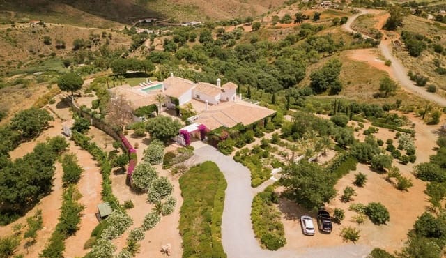 8 sypialnia Willa na sprzedaż w Marbella z basenem garażem - 4 500 000 € (Ref: 8464349)