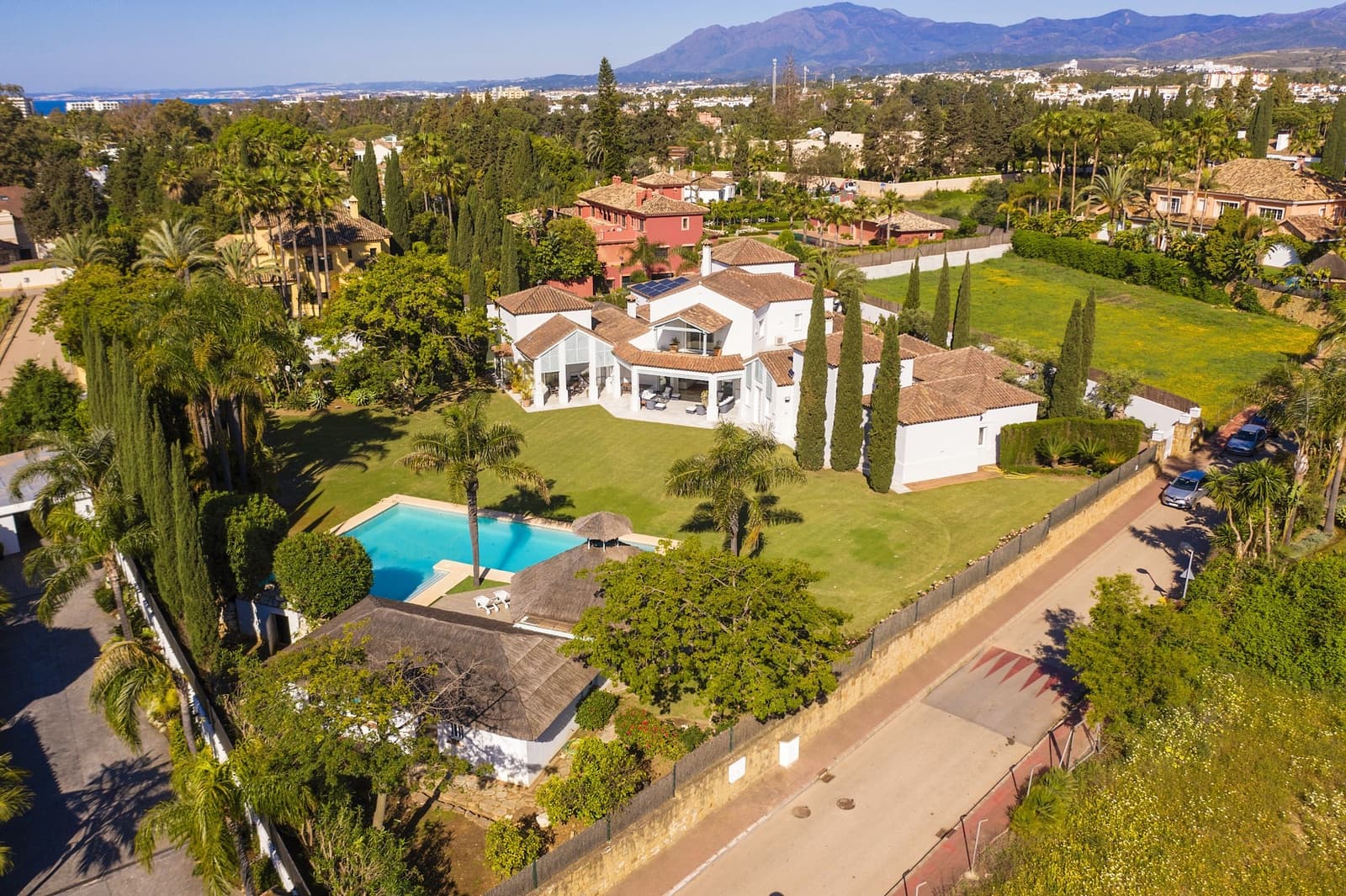 7 soveværelse Villa til salg i Guadalmina med swimmingpool garage - € 6.990.000 (Ref: 8464351)
