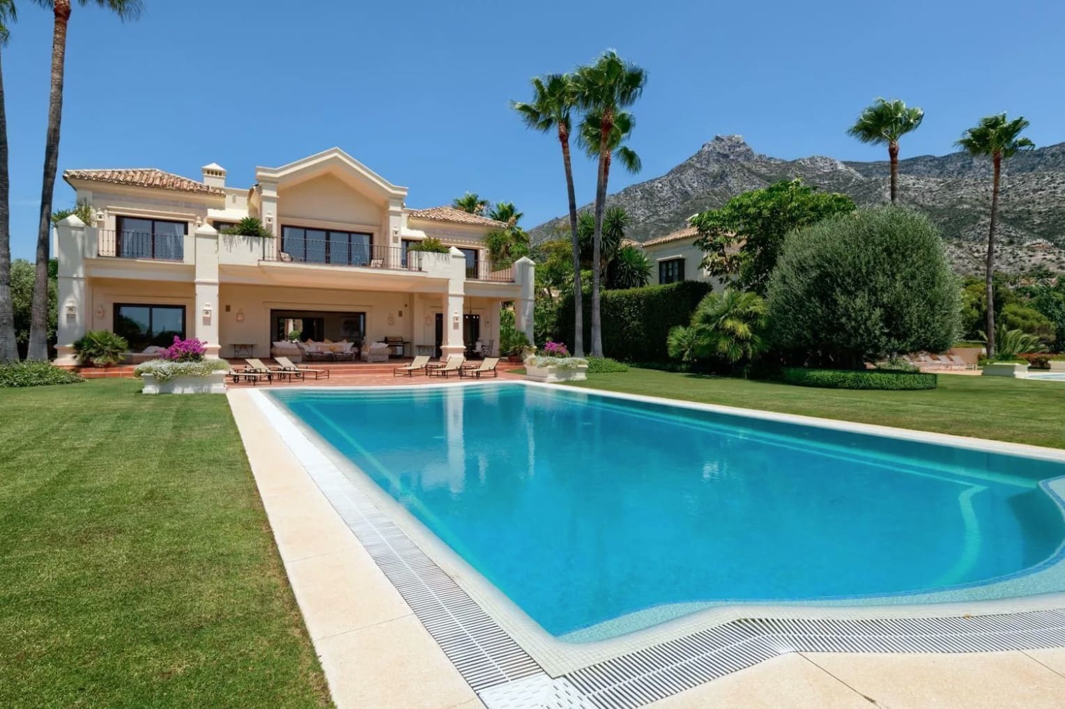 5 slaapkamer Villa te koop in Golden Mile met zwembad garage - € 5.900.000 (Ref: 8464352)