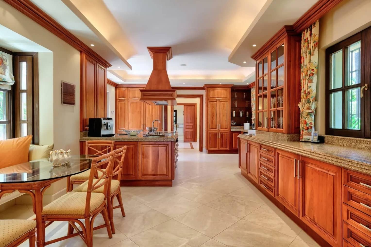 5 slaapkamer Villa te koop in Golden Mile met zwembad garage - € 5.900.000 (Ref: 8464352)