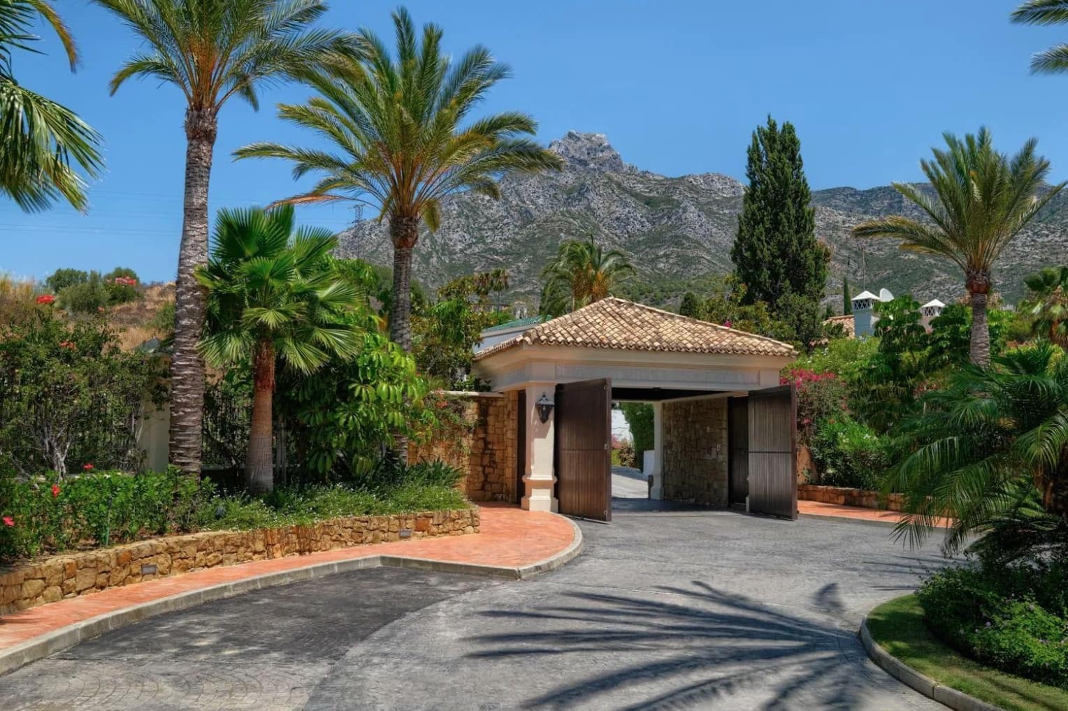 5 slaapkamer Villa te koop in Golden Mile met zwembad garage - € 5.900.000 (Ref: 8464352)