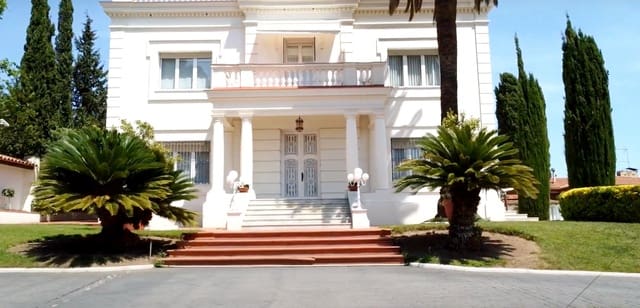 9 makuuhuone Huvila myytävänä paikassa Barcelona kaupunki mukana uima-altaan 
autotalli - 10 700 000 € (Ref: 8464354)