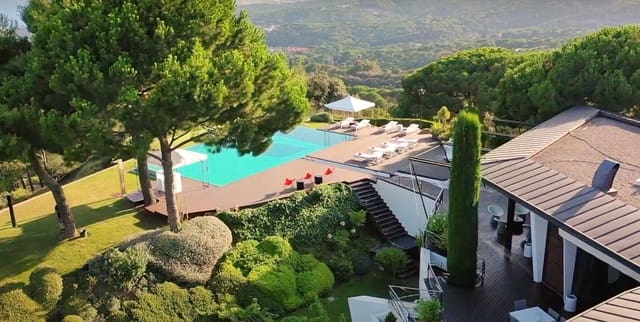 7 makuuhuone Huvila myytävänä paikassa Barcelona kaupunki mukana uima-altaan 
autotalli - 16 000 000 € (Ref: 8464355)