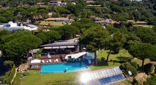 7 makuuhuone Huvila myytävänä paikassa Barcelona kaupunki mukana uima-altaan 
autotalli - 16 000 000 € (Ref: 8464355)