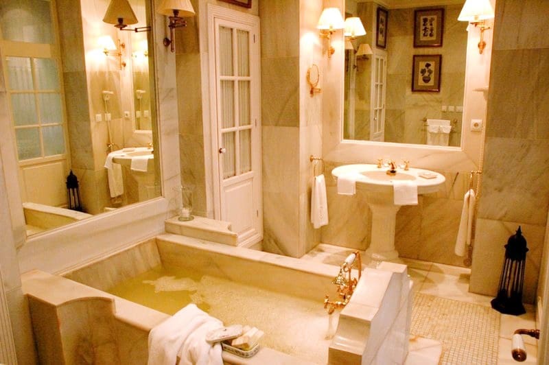 26 soveværelse Finca/Landehus til salg i Sevilla by med swimmingpool garage - € 18.000.000 (Ref: 8464356)