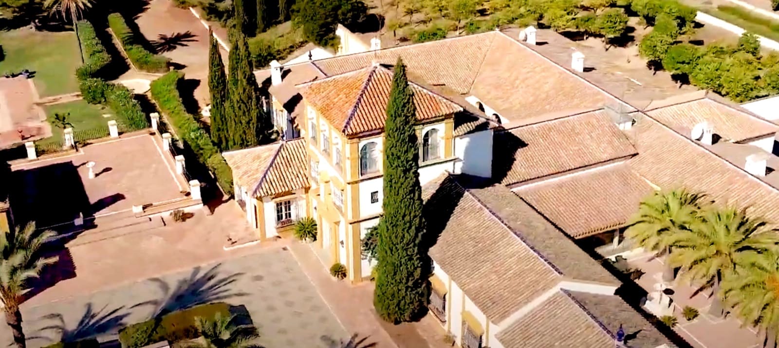 26 soveværelse Finca/Landehus til salg i Sevilla by med swimmingpool garage - € 18.000.000 (Ref: 8464356)