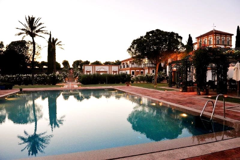 26 soveværelse Finca/Landehus til salg i Sevilla by med swimmingpool garage - € 18.000.000 (Ref: 8464356)