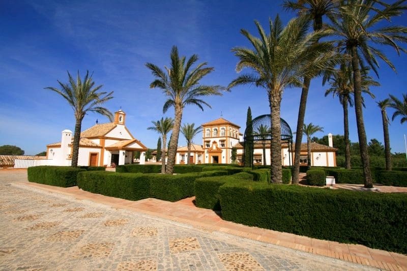 26 soveværelse Finca/Landehus til salg i Sevilla by med swimmingpool garage - € 18.000.000 (Ref: 8464356)