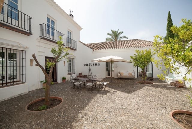 5 soverom Villa til salgs i Marbella med svømmebasseng garasje - € 2 700 000 (Ref: 8464360)