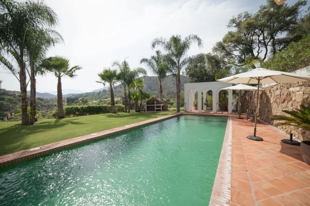 5 soverom Villa til salgs i Marbella med svømmebasseng garasje - € 2 700 000 (Ref: 8464360)