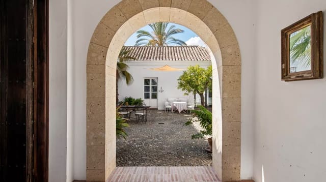 5 soverom Villa til salgs i Marbella med svømmebasseng garasje - € 2 700 000 (Ref: 8464360)