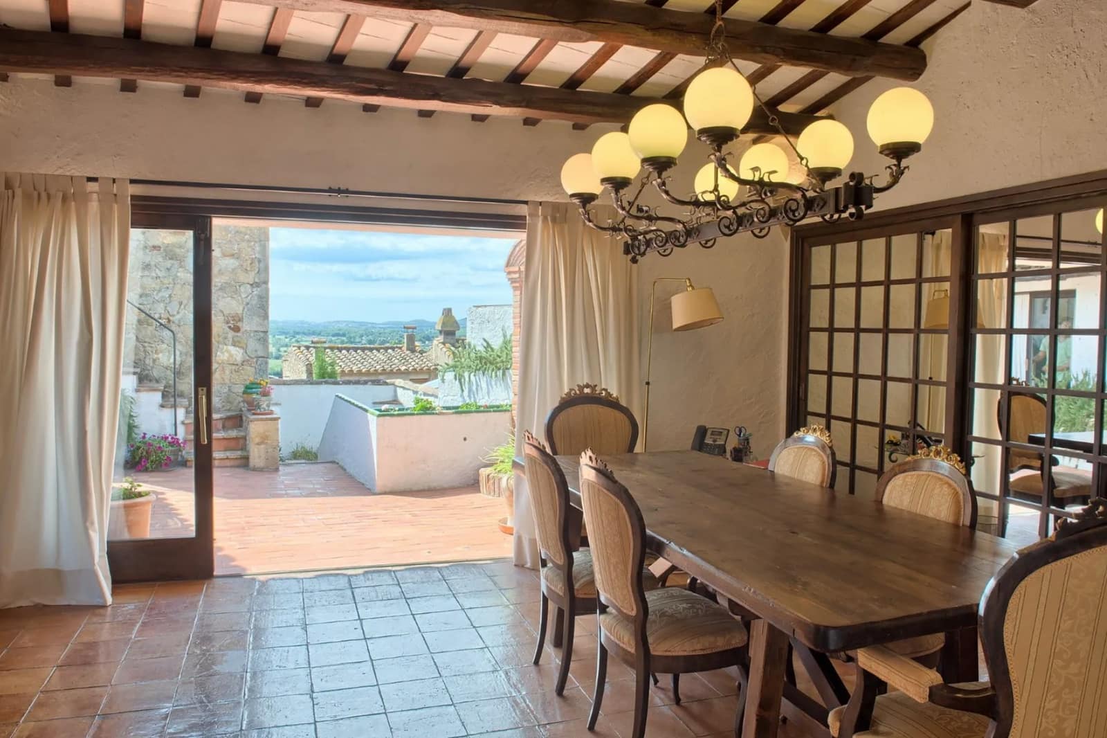 6 soveværelse Byhus til salg i Pals med swimmingpool garage - € 1.575.000 (Ref: 8464376)