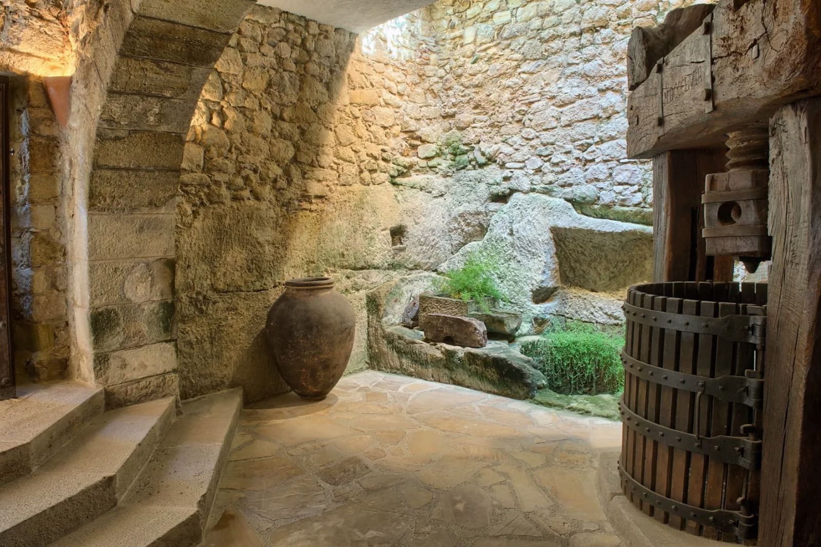 6 soveværelse Byhus til salg i Pals med swimmingpool garage - € 1.575.000 (Ref: 8464376)