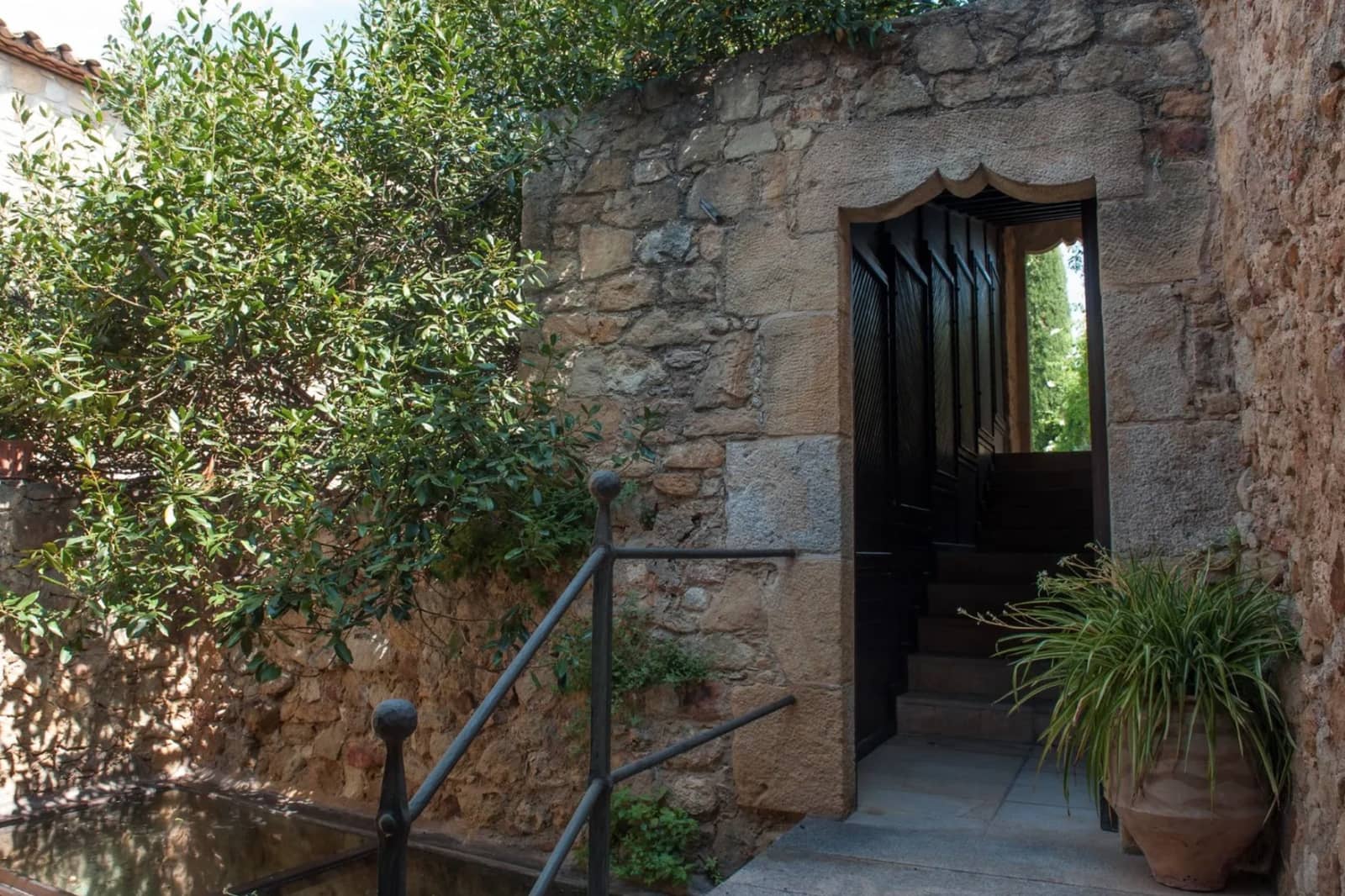 6 soveværelse Byhus til salg i Pals med swimmingpool garage - € 1.575.000 (Ref: 8464376)