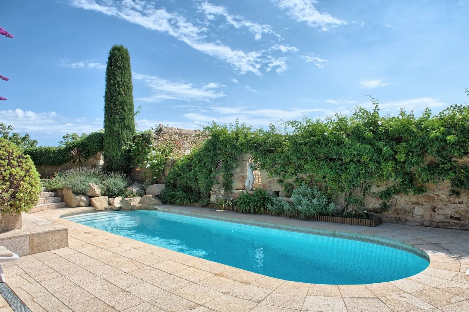 6 soveværelse Byhus til salg i Pals med swimmingpool garage - € 1.575.000 (Ref: 8464376)