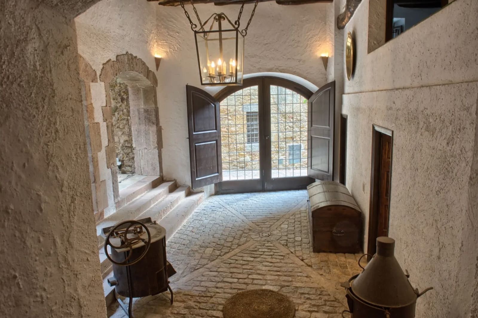 6 soveværelse Byhus til salg i Pals med swimmingpool garage - € 1.575.000 (Ref: 8464376)