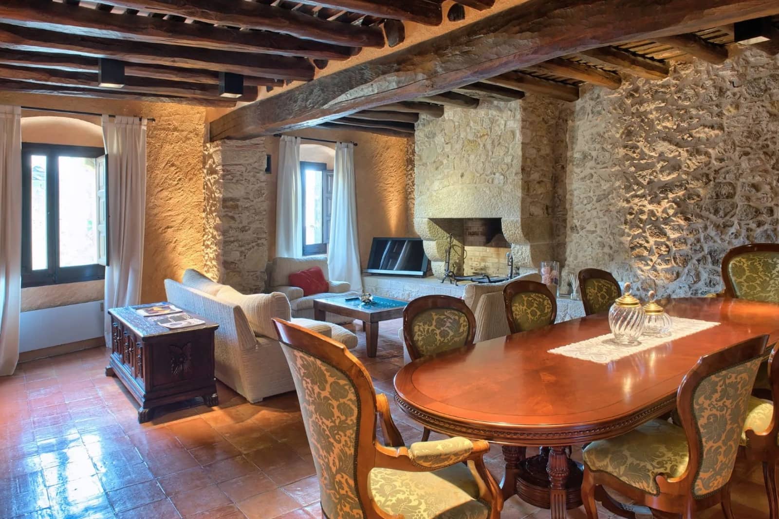 6 soveværelse Byhus til salg i Pals med swimmingpool garage - € 1.575.000 (Ref: 8464376)