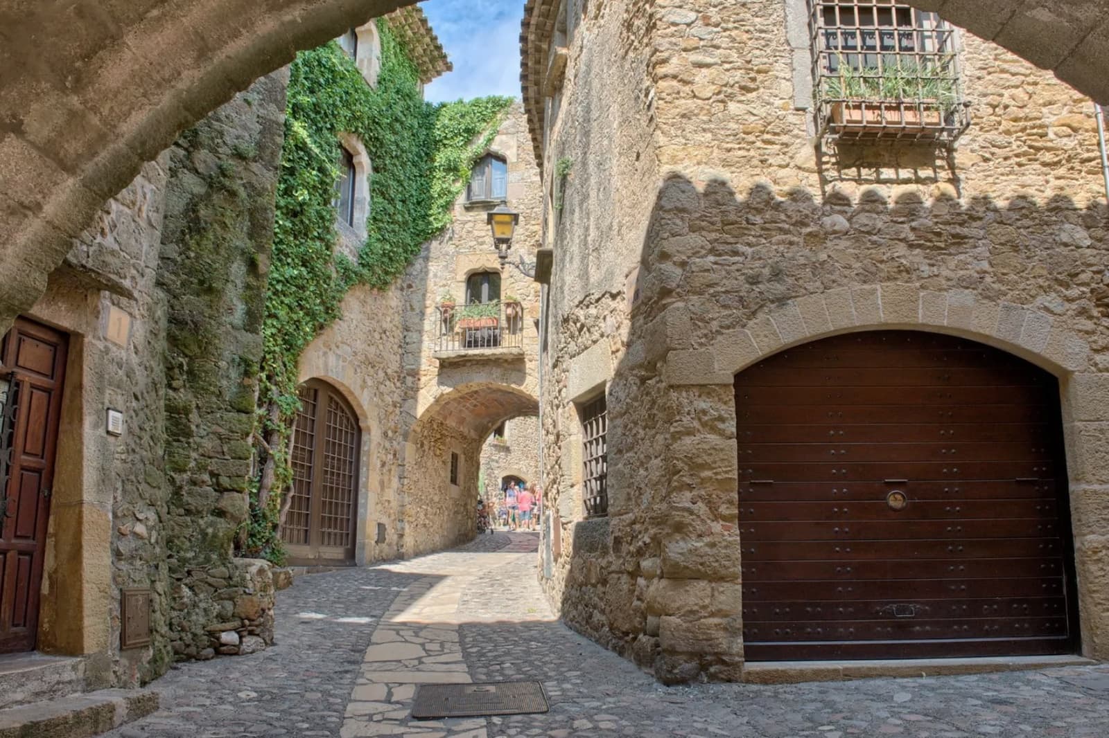 6 soveværelse Byhus til salg i Pals med swimmingpool garage - € 1.575.000 (Ref: 8464376)